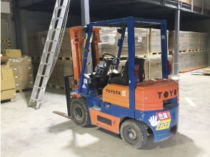 フォークリフト